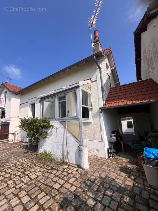 Maison à YZEURE