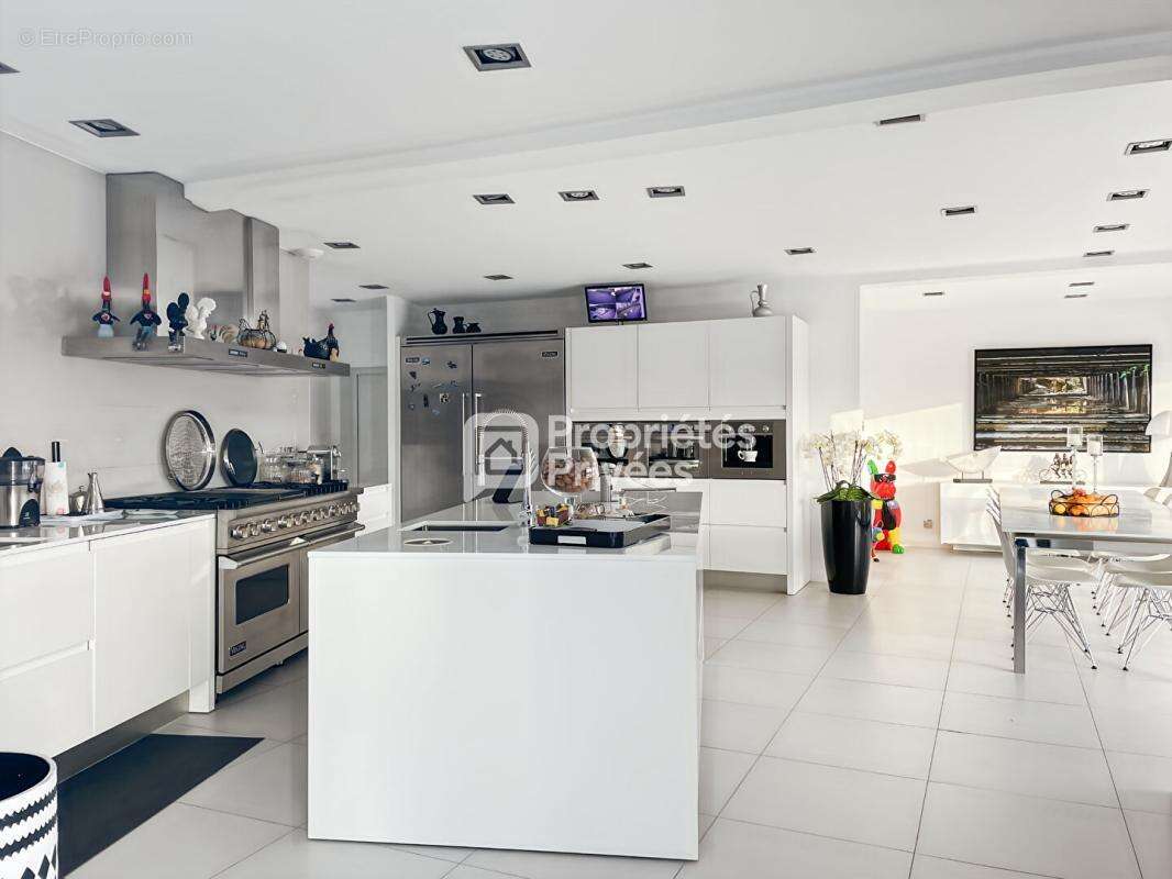 PESSAC Proche Golf : Maison d'Architecte 390 m2 ASCENSEUR -GARAGE- PISCINE - photo 3