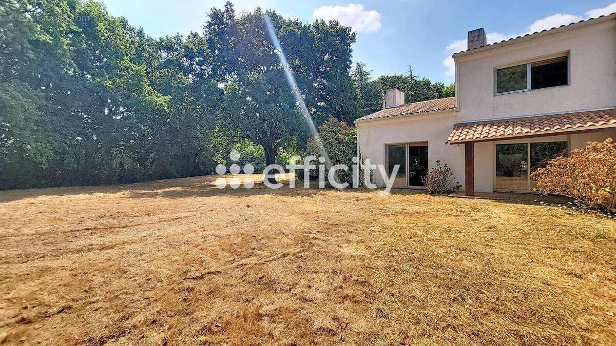 Maison 201 m² à La Roche-Sur-Yon  - photo 6
