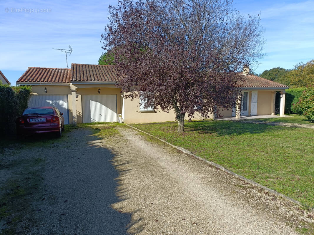 Maison à SAINTE-RADEGONDE