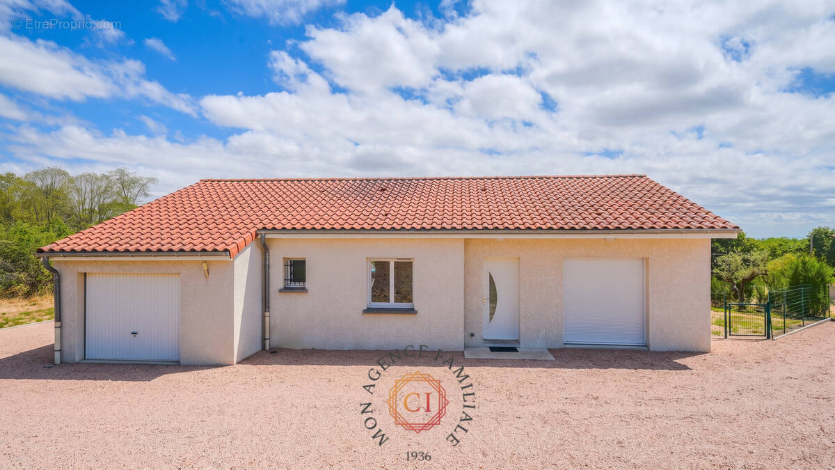 Maison de plain pied de 2013 sur une belle parcelle de 1500m2 de terrain - photo 2