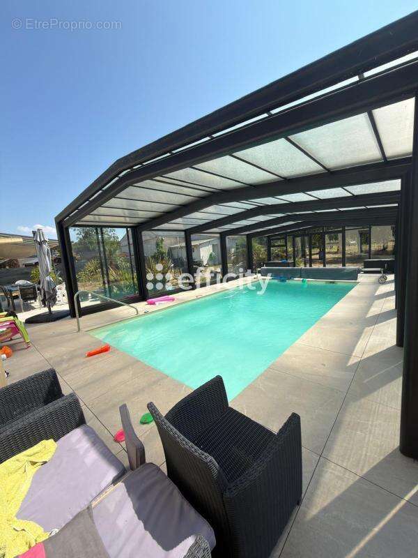 Maison 208 m² à Saint-Molf  - photo 4