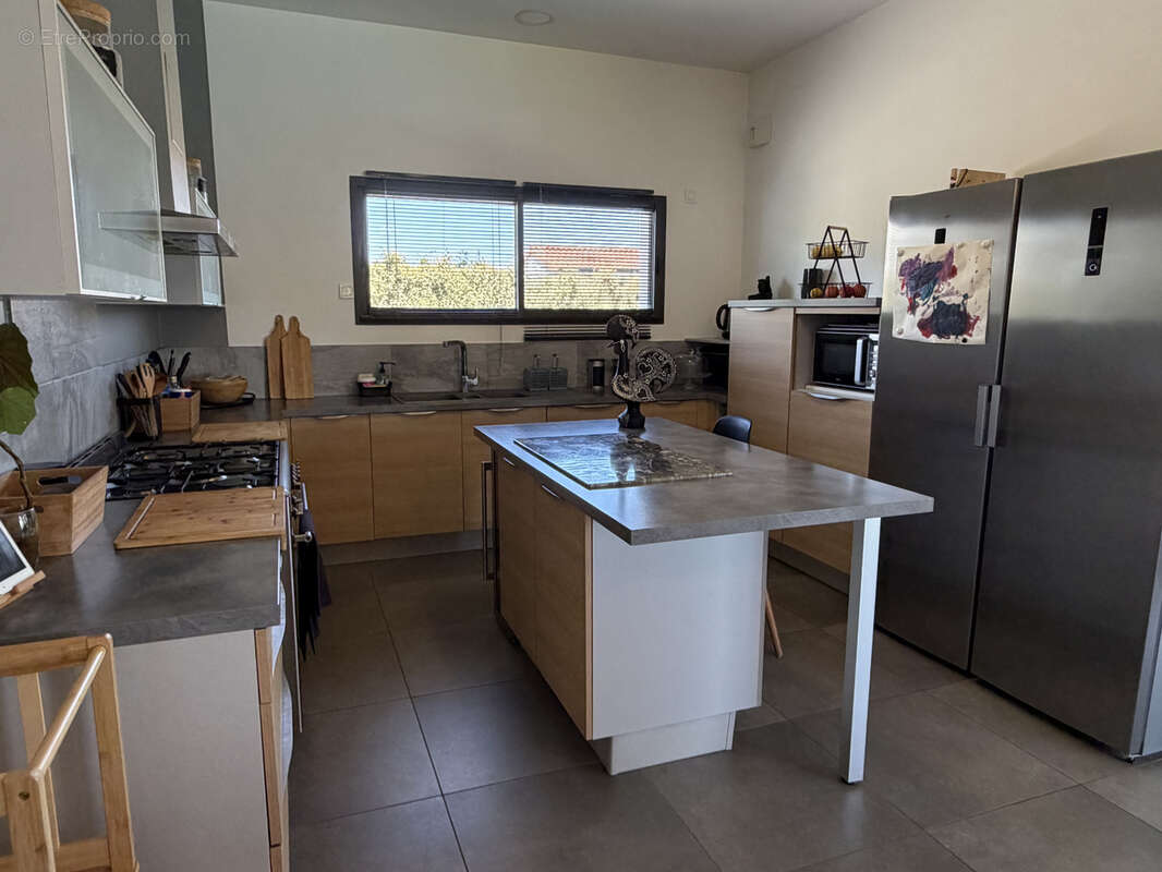 Issoire, magnifique maison moderne de 2015 sur les hauteurs, 155 m2 H, 4 chambres , DPE A, 4 sdb, piscine, dre - photo 10