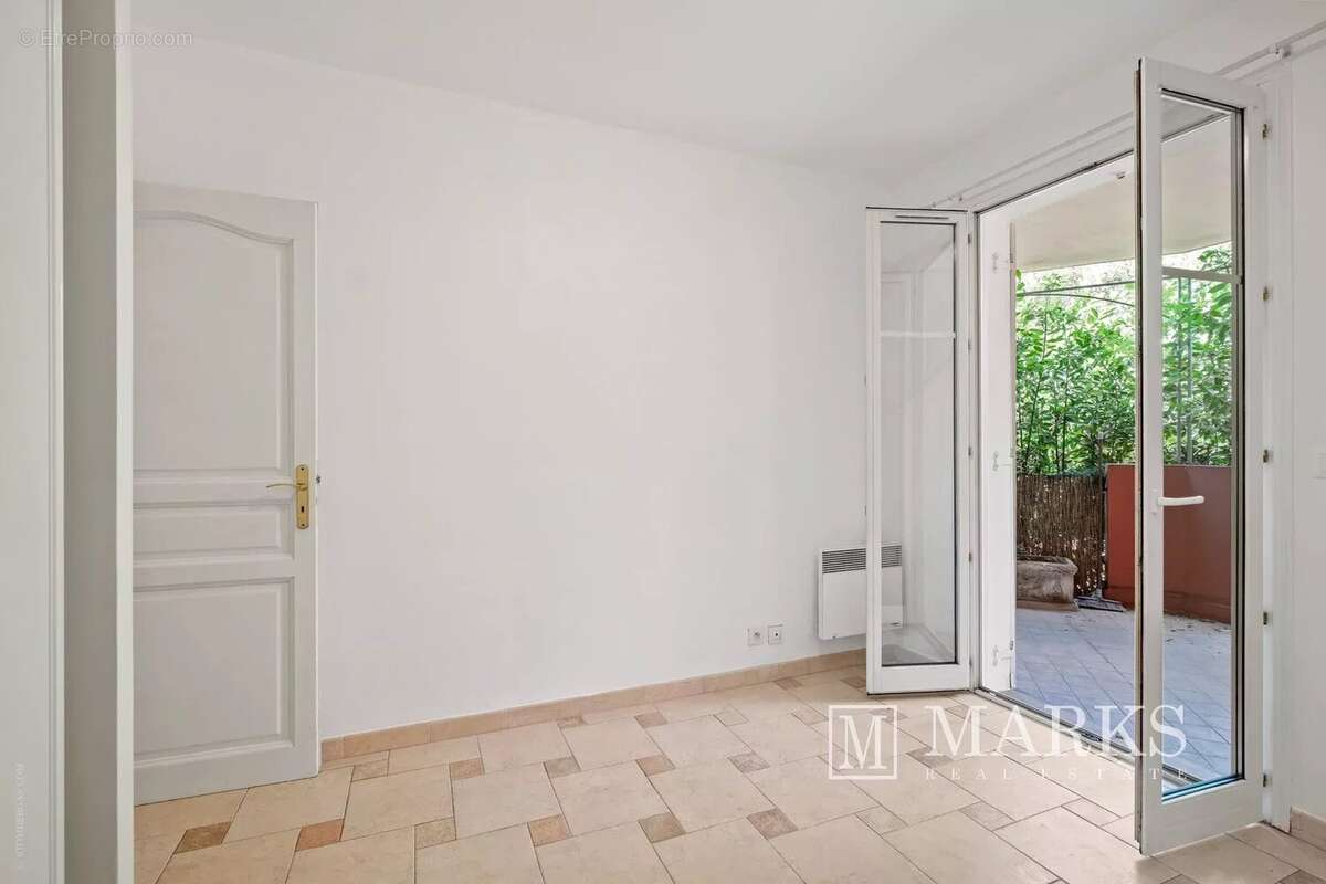 Appartement de 2 chambres avec terrasse, jardin et garage - photo 15