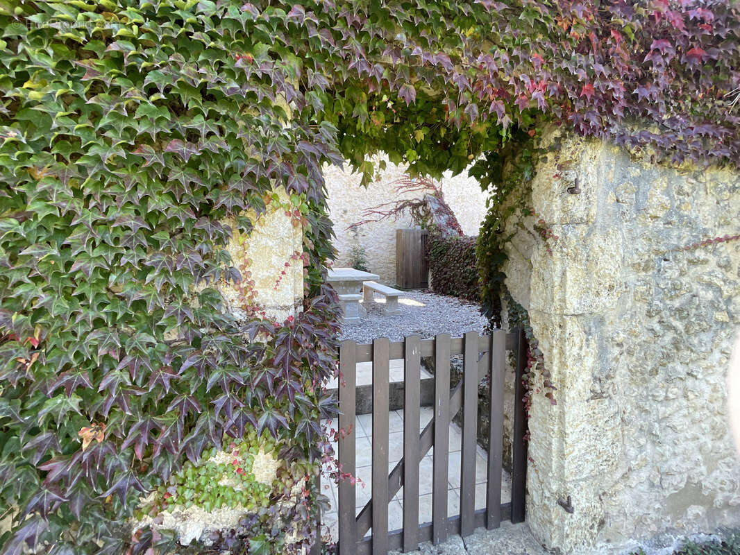 Maison à VIC-FEZENSAC