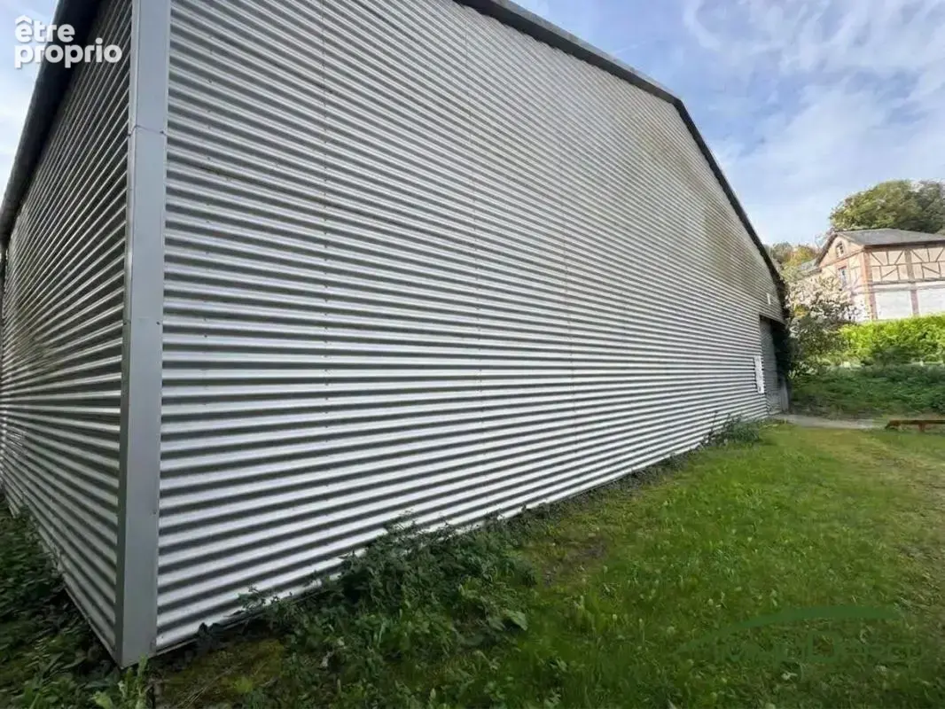 Entrepôt 683 m² -- Terrain clos et viabilisé de 2 211 m² - photo 4