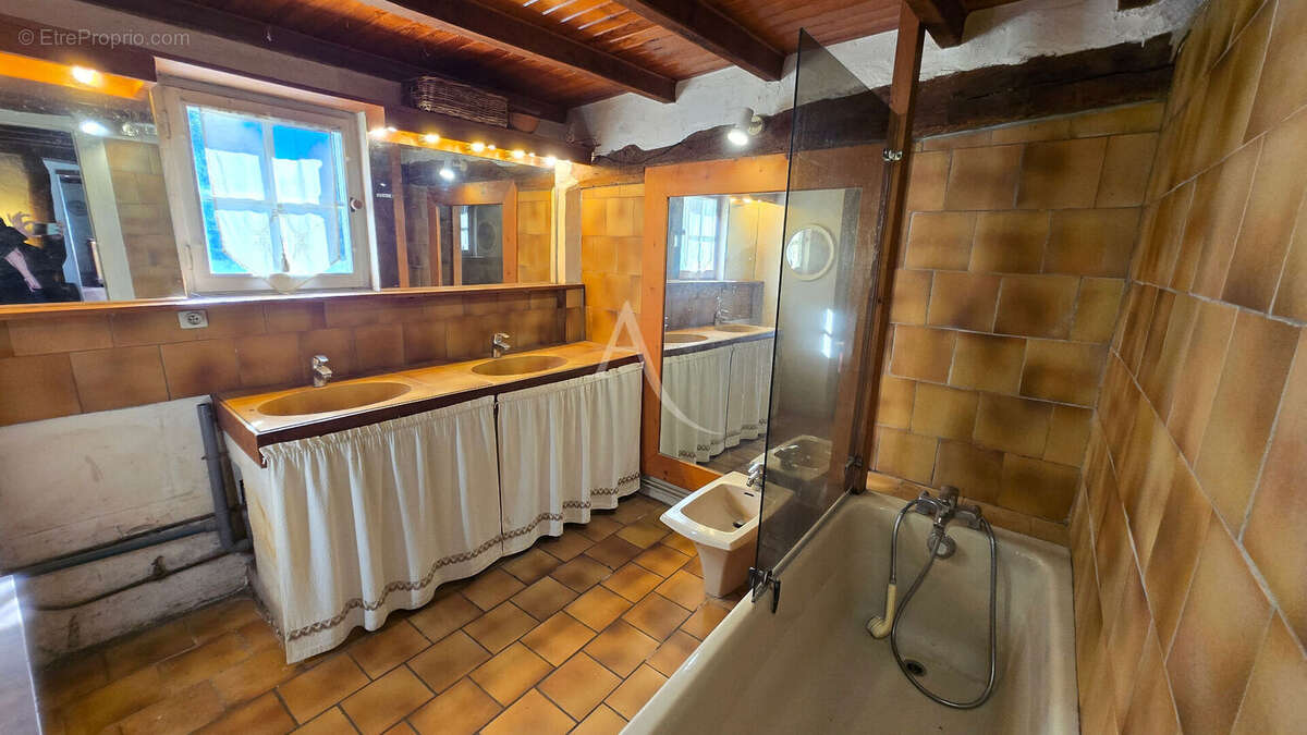 Maison à LES BORDES