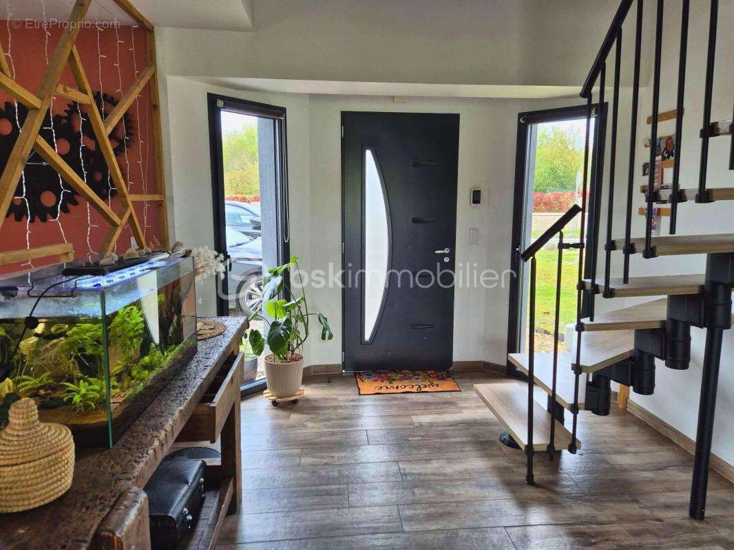 Exclusivité Maison contemporaine de 2018 – 154 m² – DPE A – Plain pied et Suite parentale – Terrain 1 139 m² – Garage - photo 2