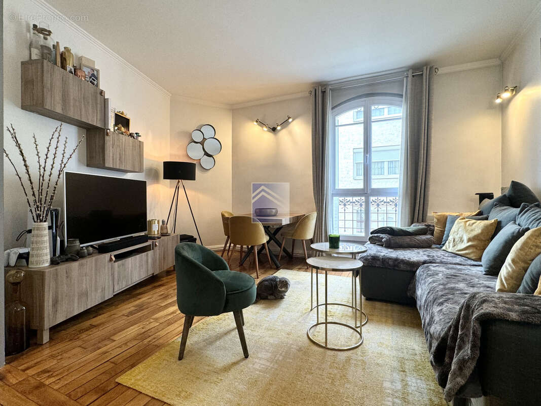 Appartement à COURBEVOIE