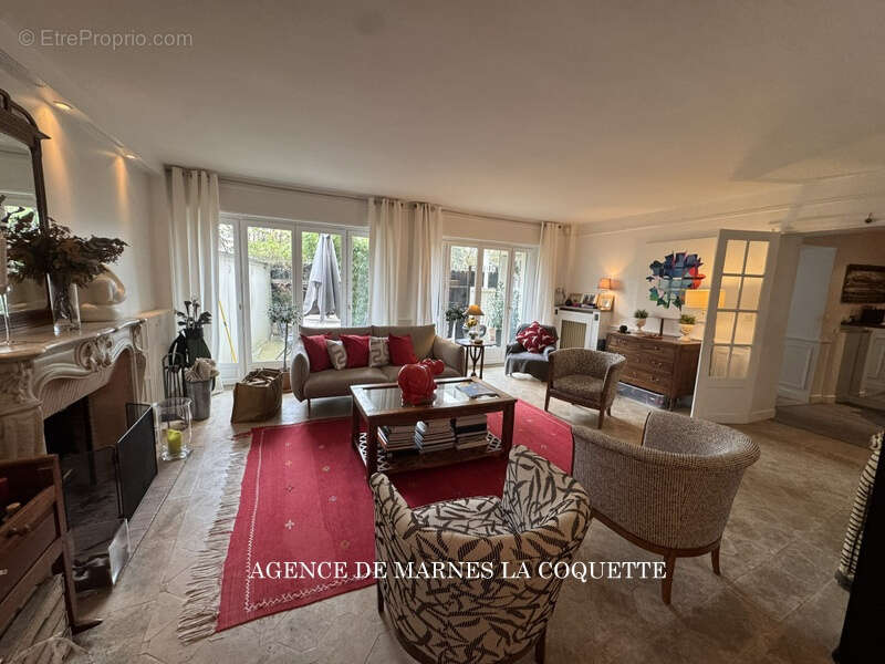 Appartement à MARNES-LA-COQUETTE