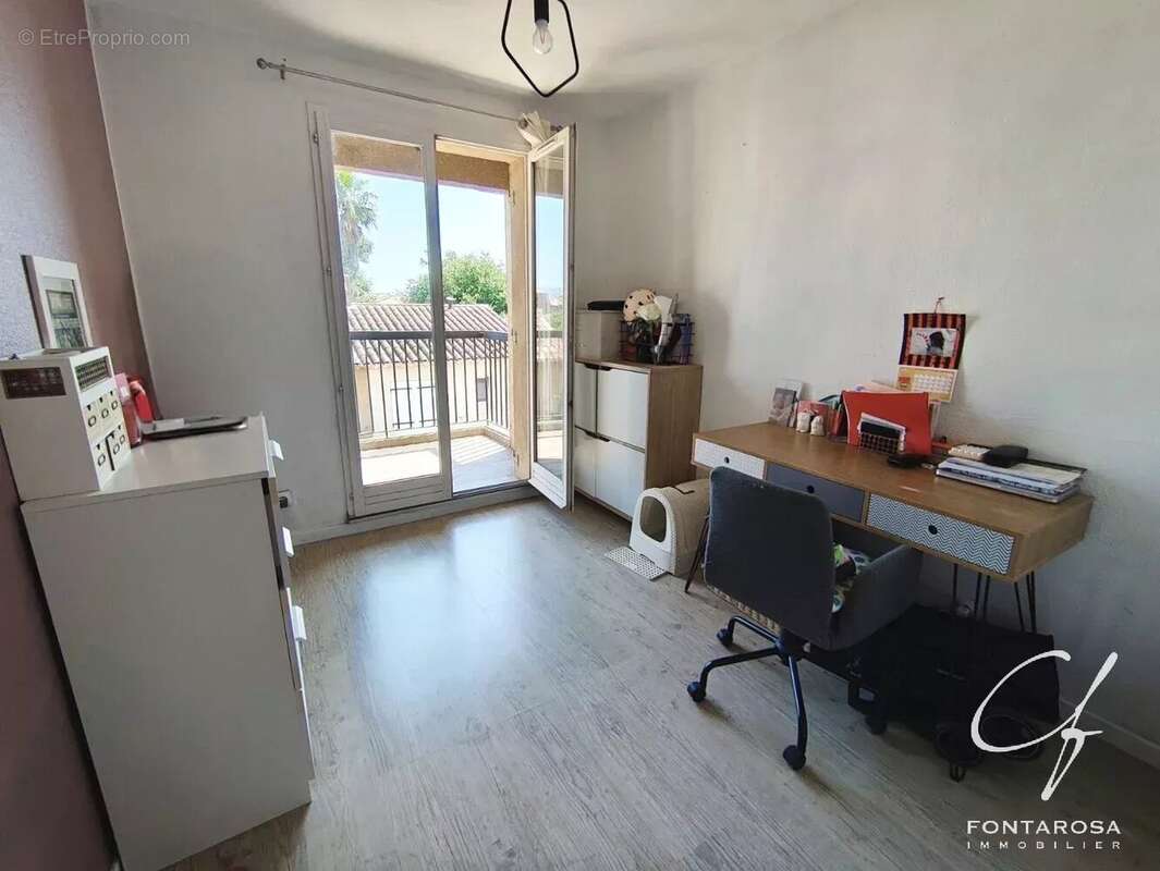 Appartement à ROQUEBRUNE-SUR-ARGENS