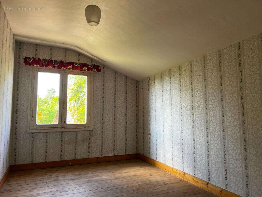 Maison à NOTRE-DAME-DE-SANILHAC