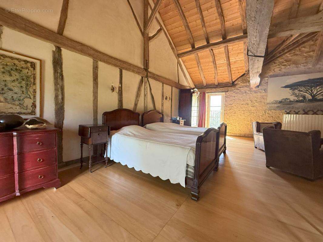 Maison à VIC-FEZENSAC