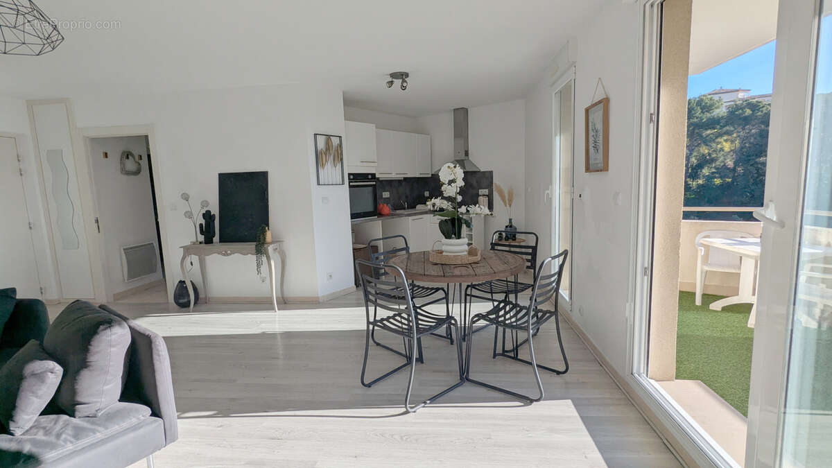 Appartement à SAINT-LAURENT-DU-VAR