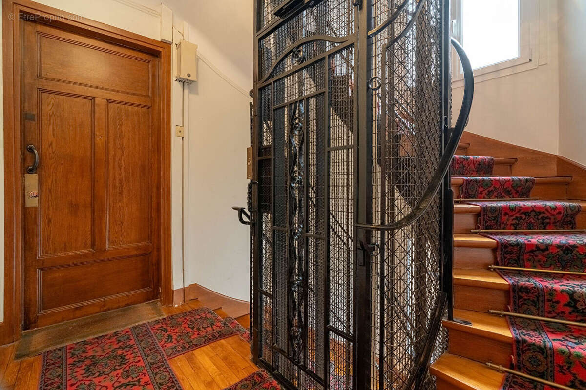 Appartement à PARIS-17E
