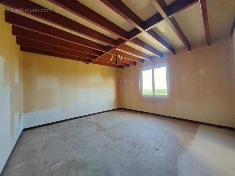 Située à MIRAMONT LATOUR, maison à rénover avec vue panoramique - photo 14