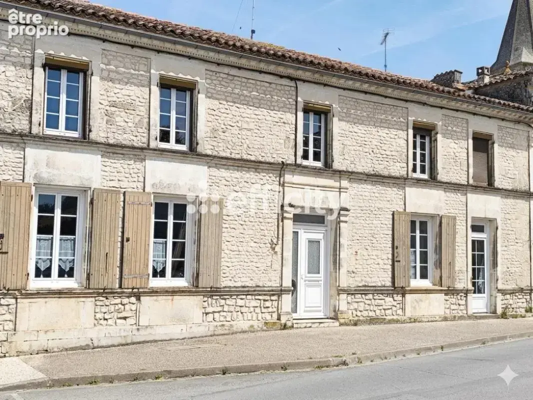 Maison 6 pièces 180 m² à vendre à Jarnac-Champagne (17520) - photo 2