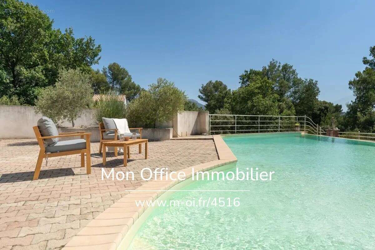 Maison à POURRIERES