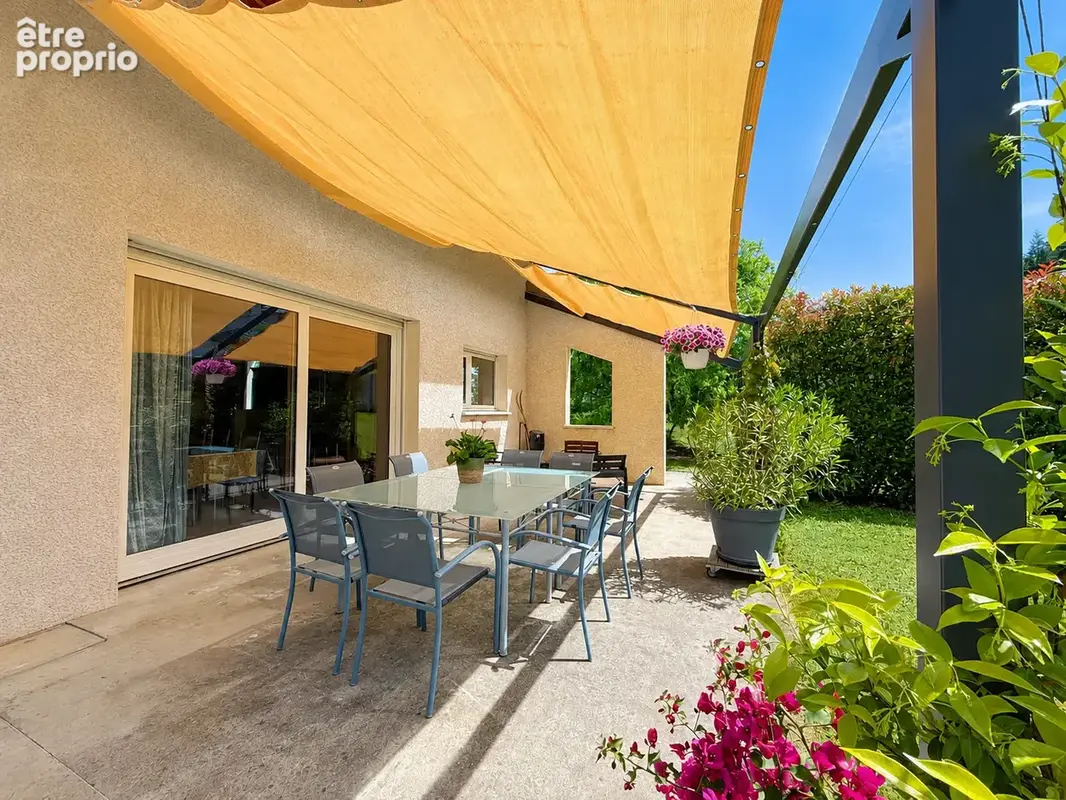 Villa traditionnelle de 2010 - 144 m2 habitables sur 1979 m2 de terrain avec sous-sol, garages et piscine à 5 - photo 13