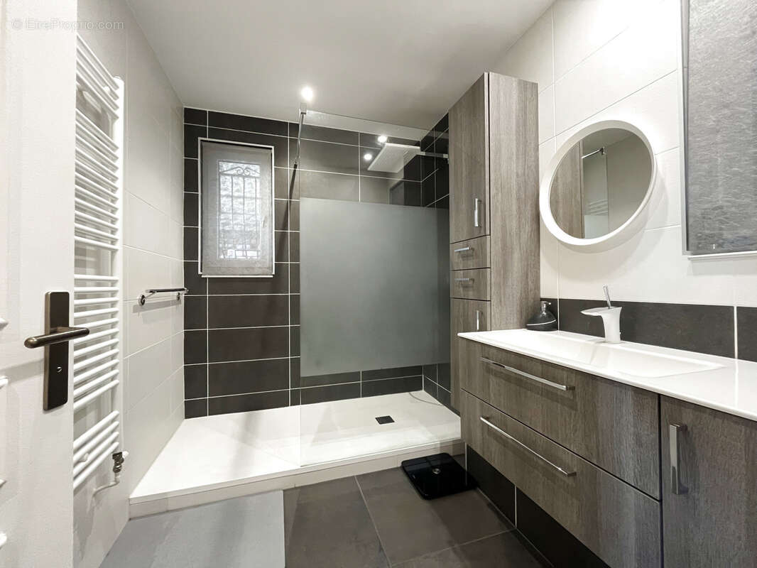 Maison à SAINT-GENEST-LERPT