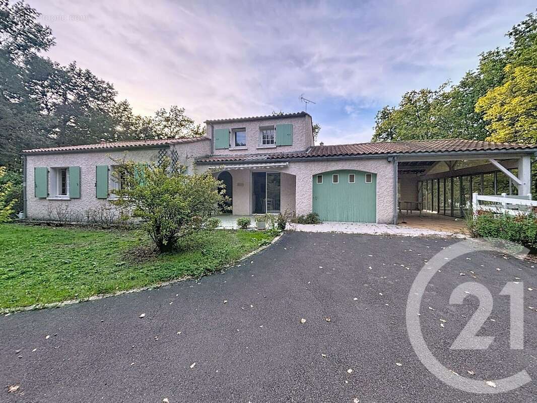 Maison à VOEUIL-ET-GIGET