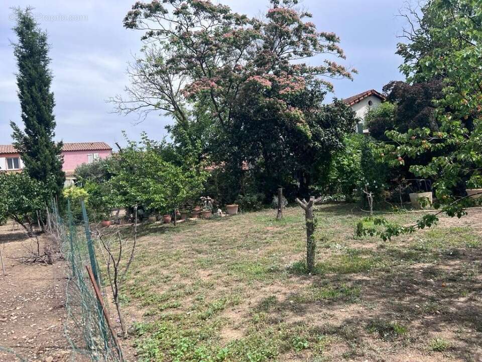 Terrain à CHATEAUNEUF-LES-MARTIGUES