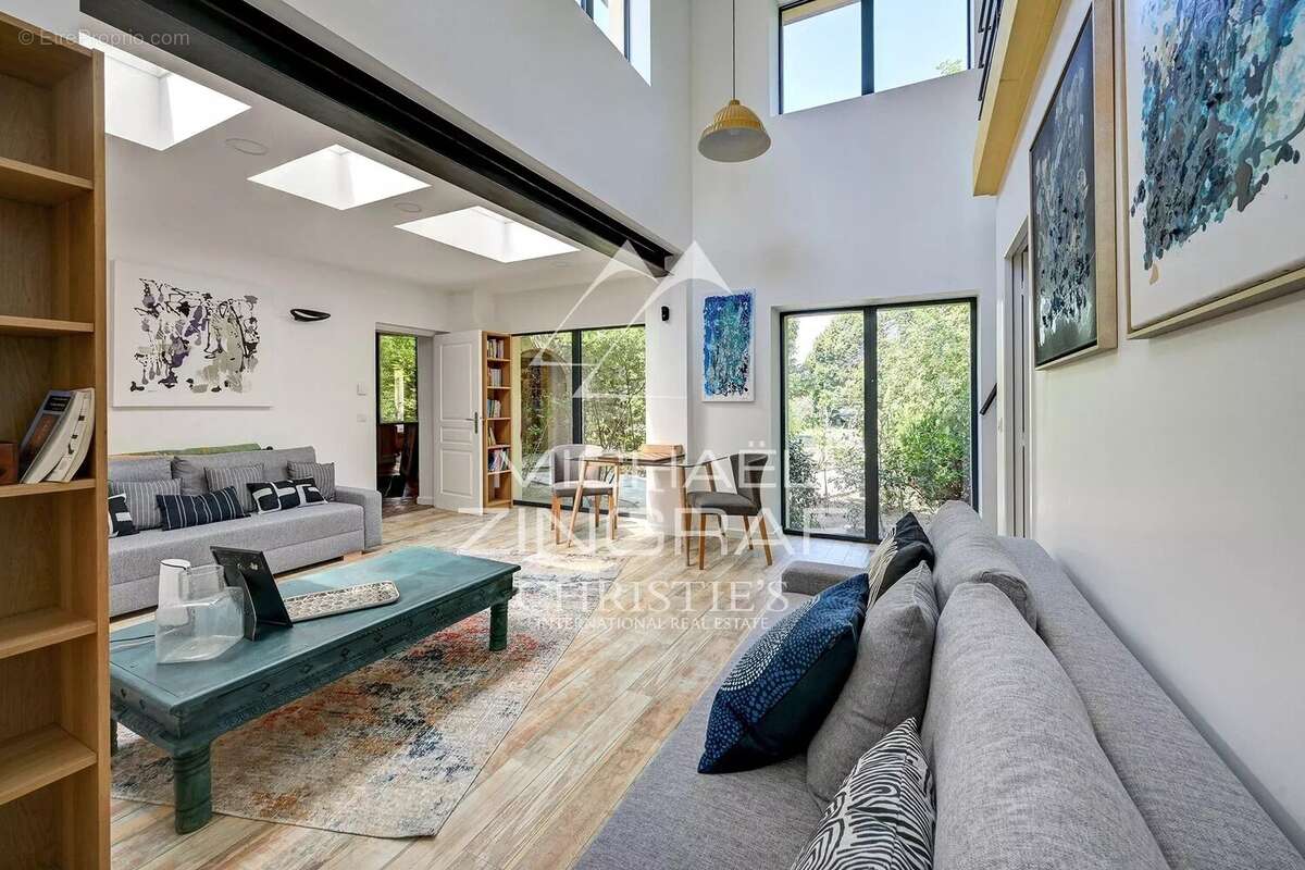 À quelques minutes du cœur d'Aix-en-Provence – Propriété d'exception de 12 pièces de 650 m² sur 1,2 hectares - photo 21