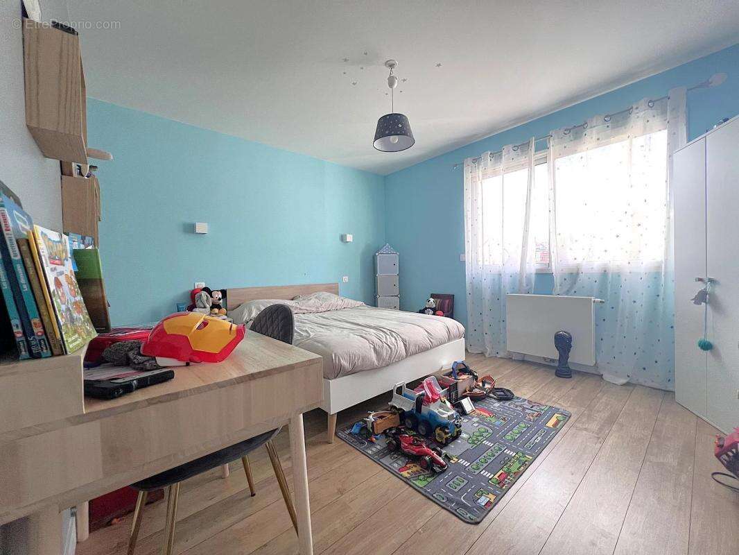 Maison à LES CLAYES-SOUS-BOIS