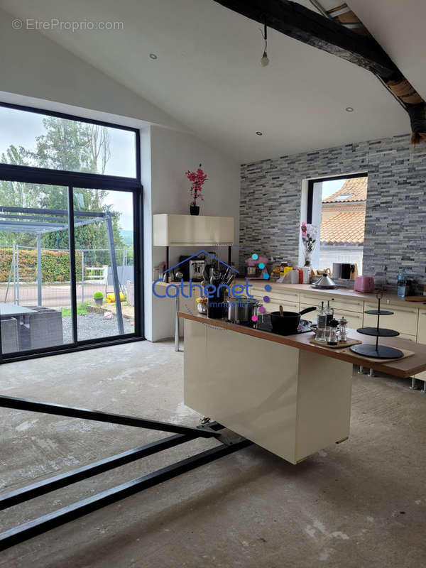 Maison à BOURG-LE-COMTE