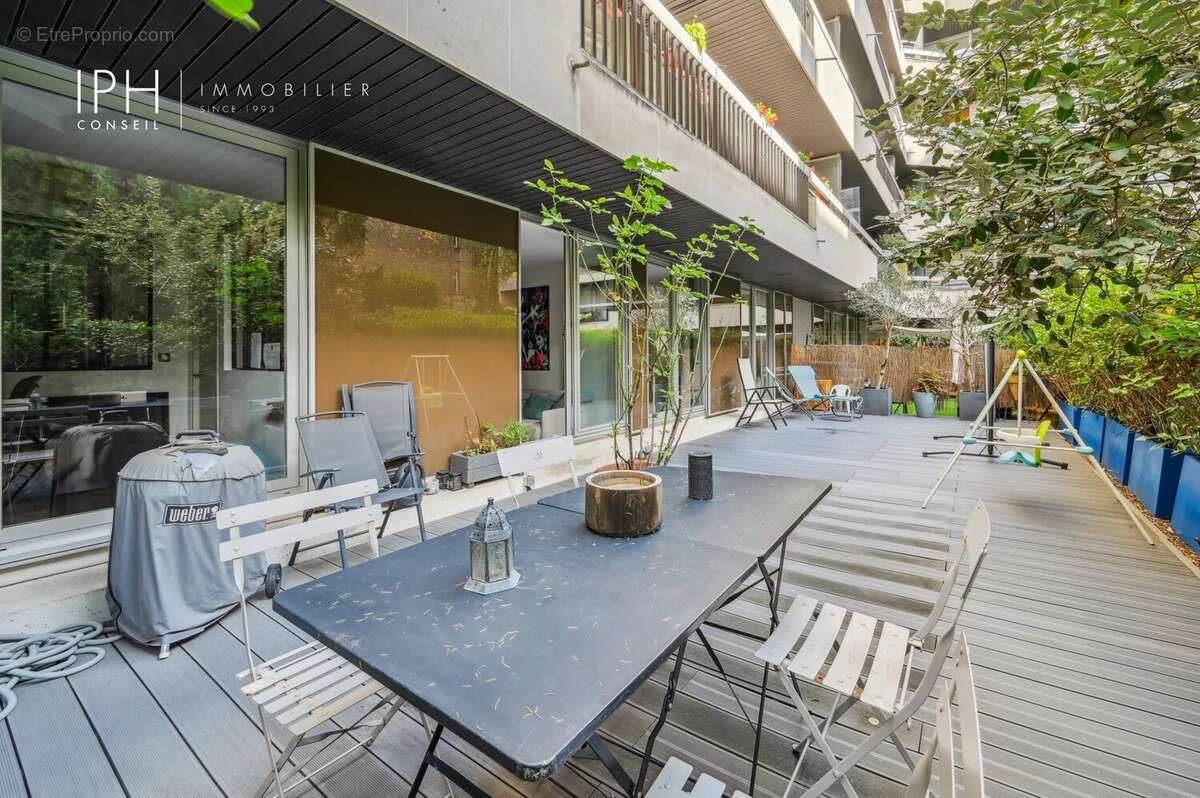 Appartement à NEUILLY-SUR-SEINE