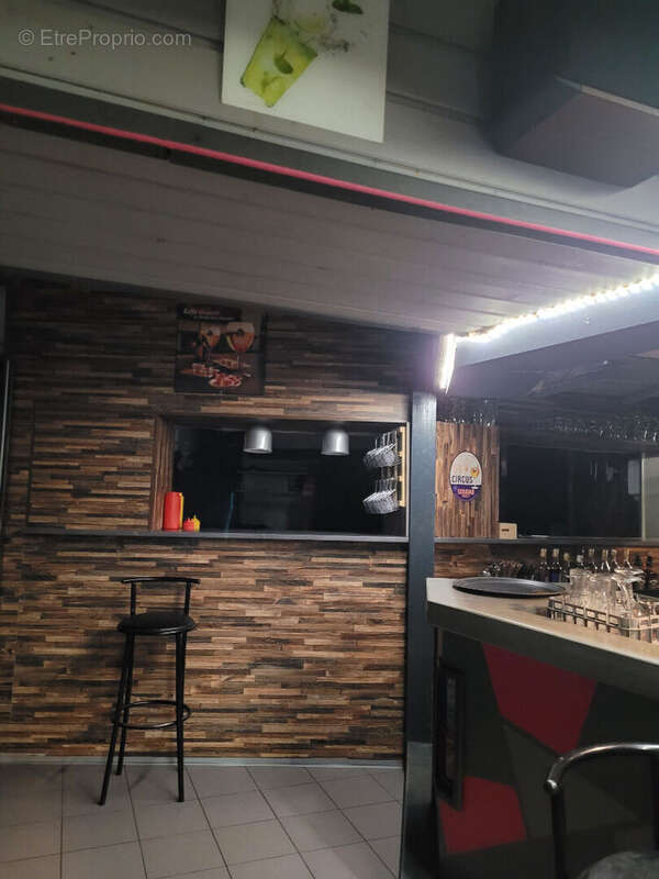 Commerce à NIEUL-LE-DOLENT