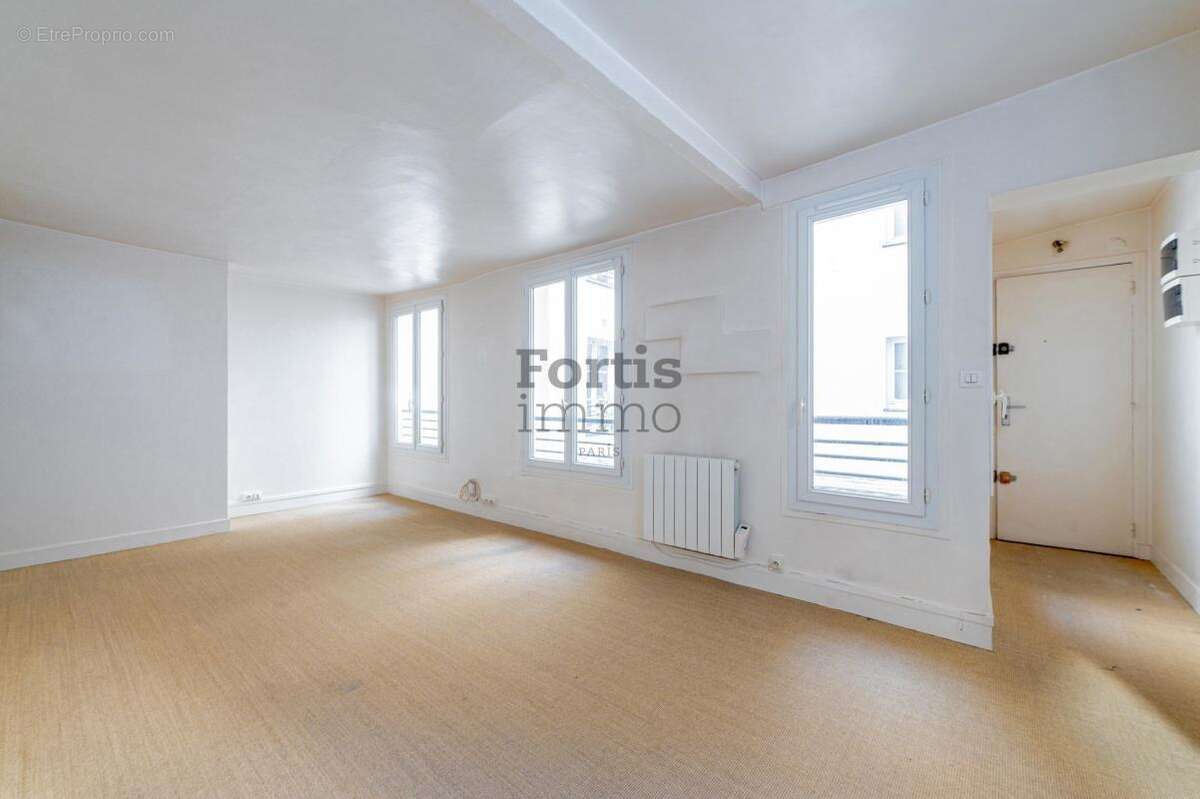 Appartement à PARIS-3E