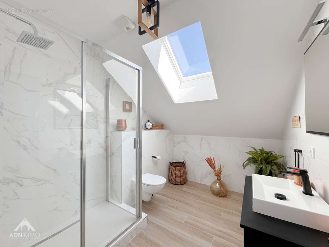 Maison à SAINT-GENIS-POUILLY