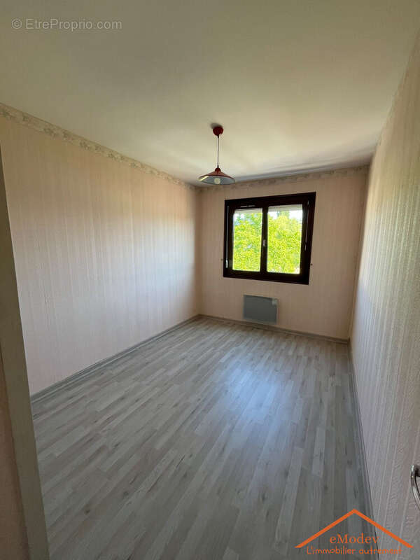 Appartement 82 m² à Golbey  - photo 6
