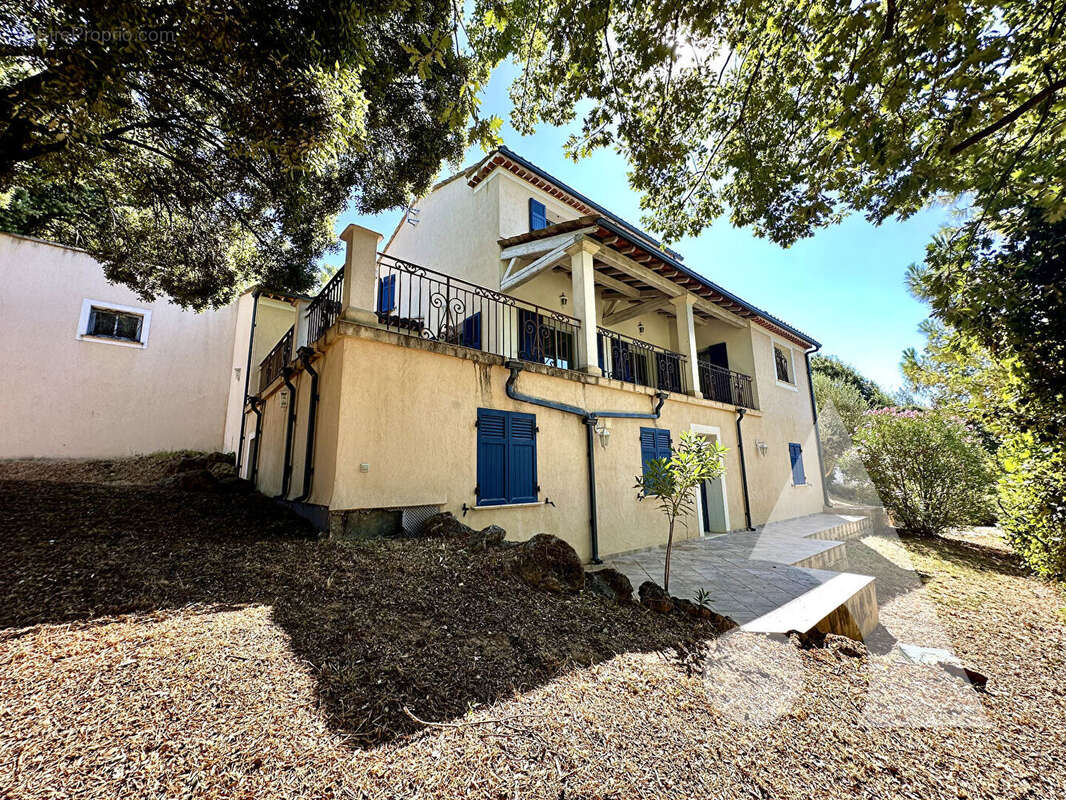 Villa de 224m² sur un terrain de  832 m² sur un terrain clos à Lorgues - photo 3