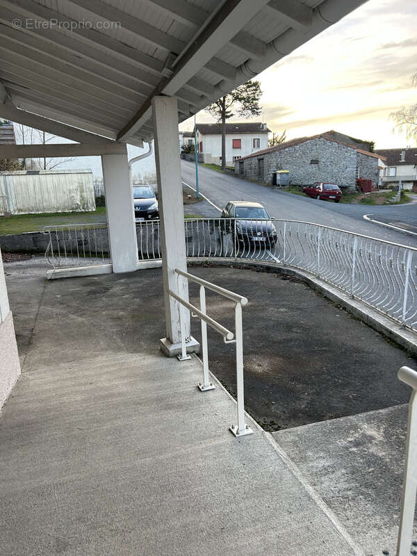 Lacrouzette idéal investisseur batiment de 80 m2 avec jardin et parking - photo 5