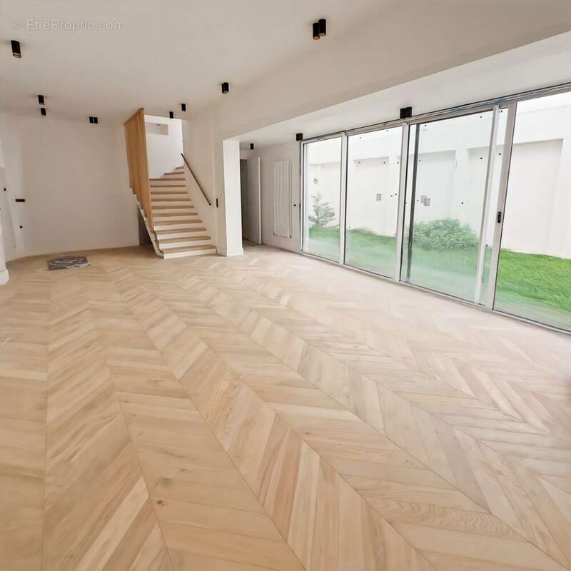 Appartement à CHARENTON-LE-PONT