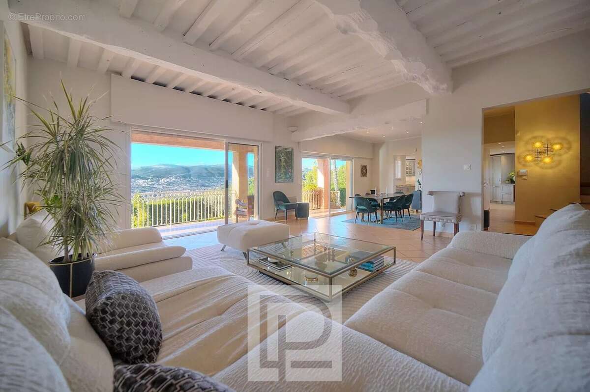 Très rare - Mougins Village - Propriété de charme avec potentiel et vue panoramique - photo 7
