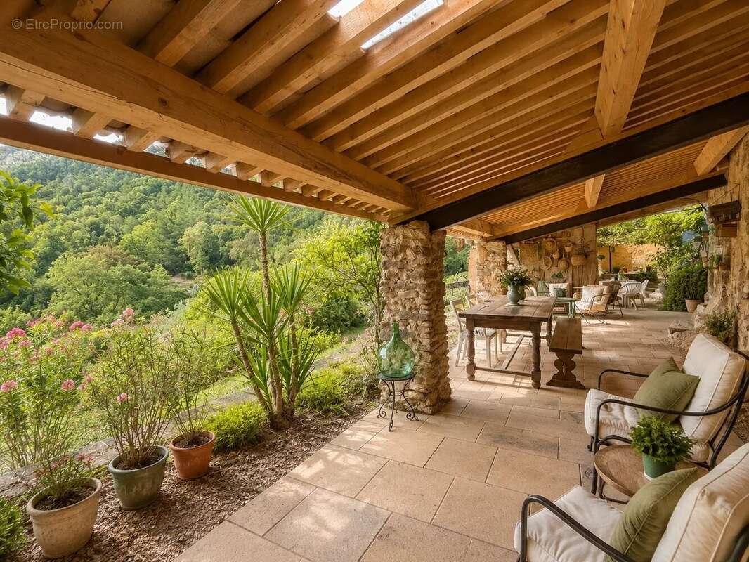 Maison à LA GARDE-FREINET