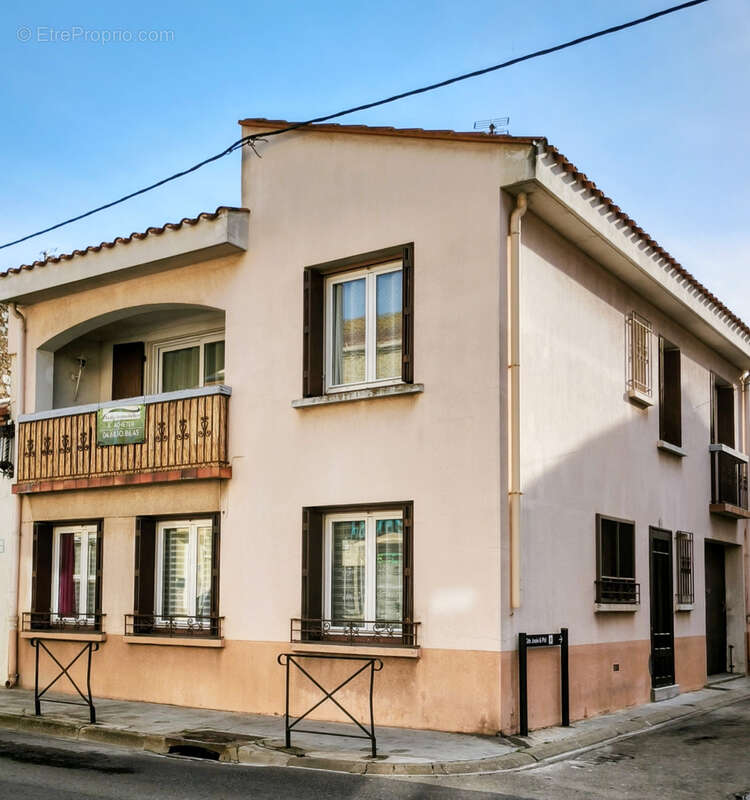 Maison à SAINT-LAURENT-DE-LA-SALANQUE