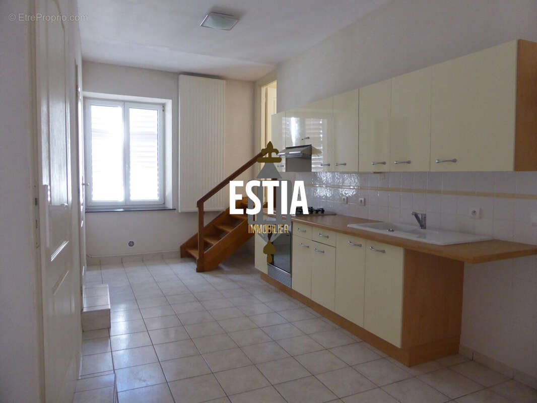 Appartement à LAY-SAINT-CHRISTOPHE