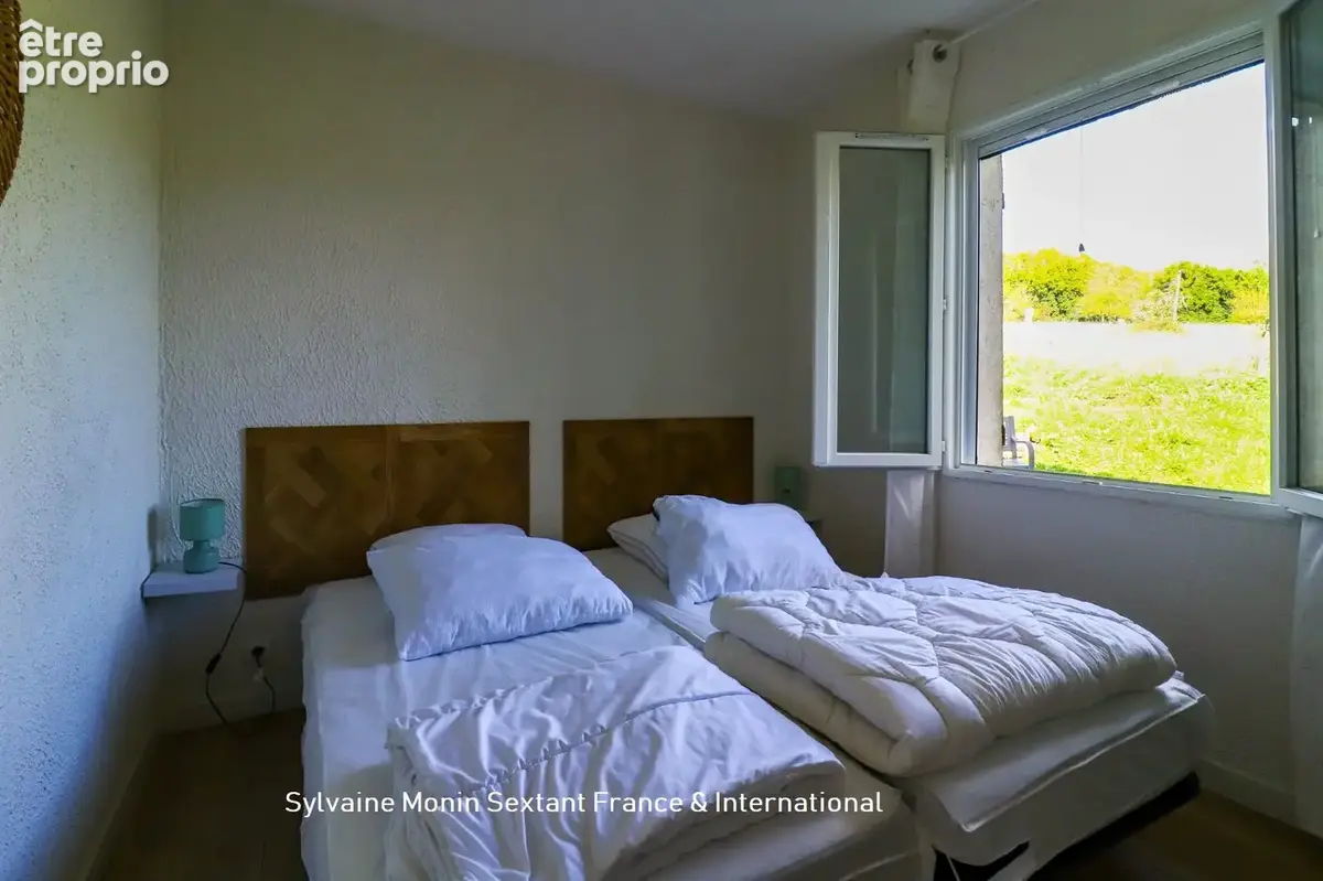 Deux maisons, une piscine, un terrain constructible et un fort potentiel locatif - photo 8
