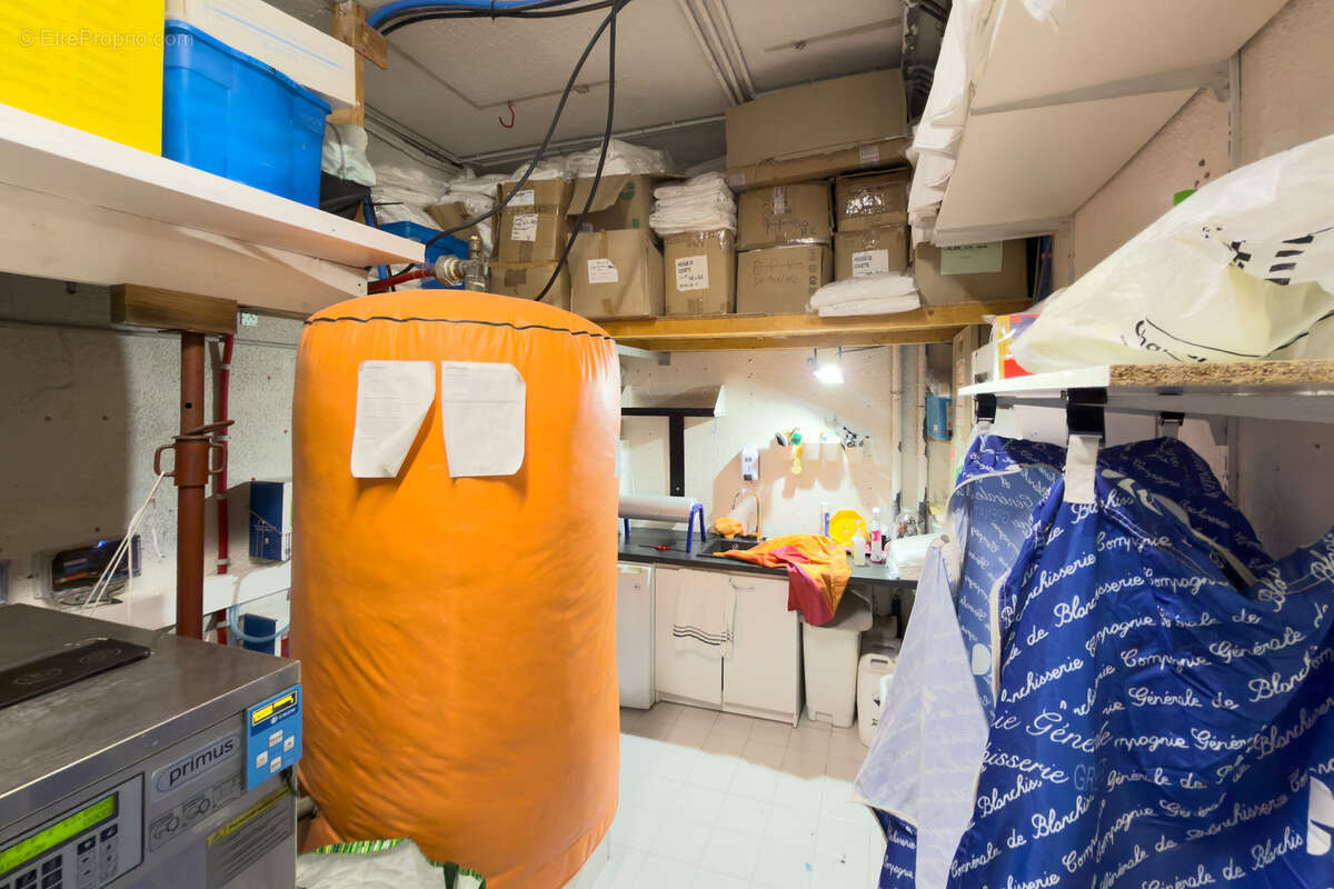 Commerce à LA LONDE-LES-MAURES