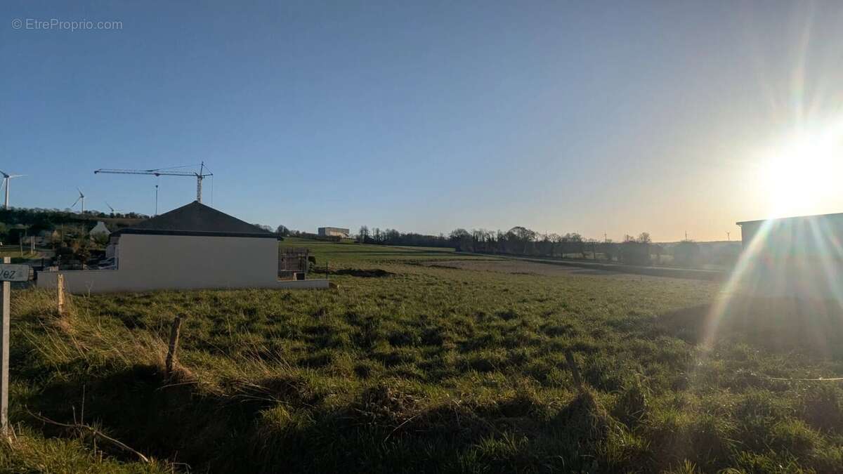 Terrain à SAINT-COULITZ