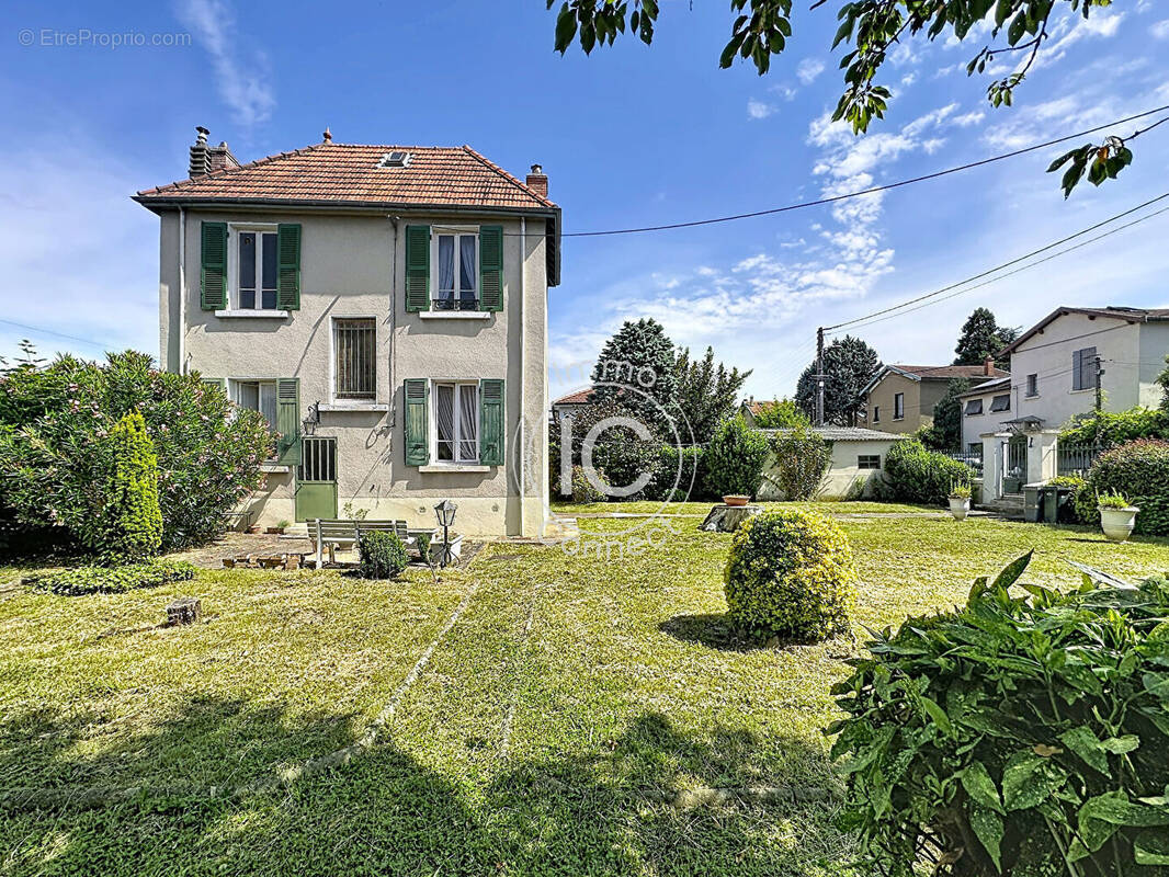Maison à TASSIN-LA-DEMI-LUNE