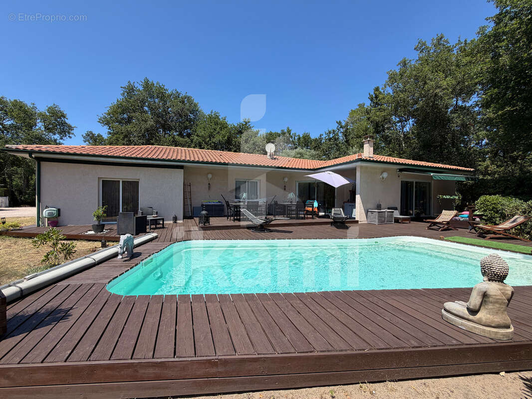 Maison à SALLES