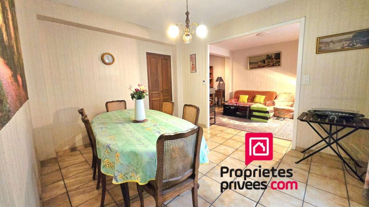 Appartement à LE CHAMBON-FEUGEROLLES