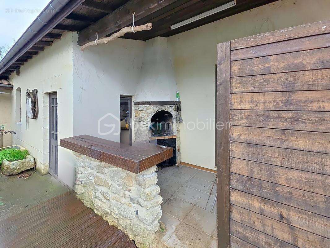 Propriete + 2 studios loués 1 100€/mois – piscine – terrain clôturé arboré 2 200m² – - photo 5