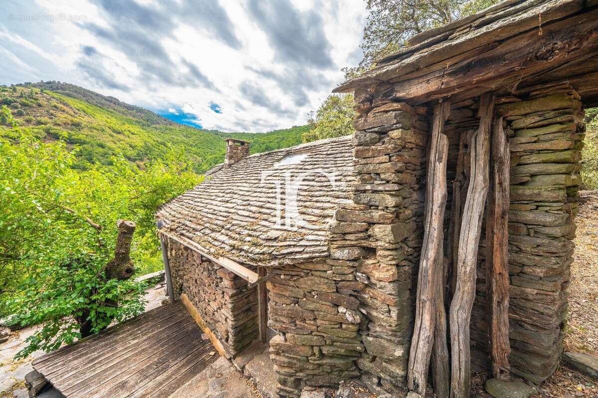 Mas du xviii? à restaurer avec 5 ha de terrain - photo 15