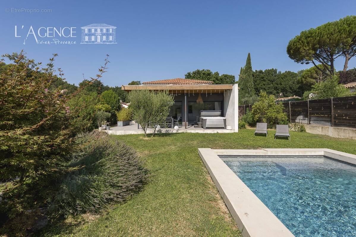 Maison 230 m² à Venelles  - photo 2